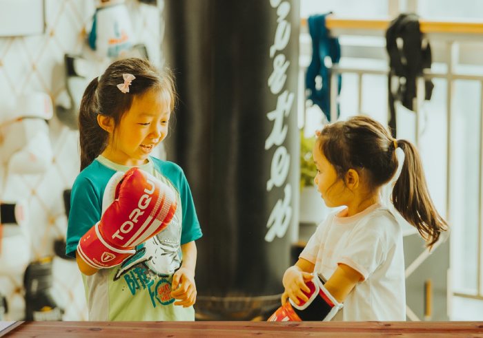 Boxe pour enfants : bienfaits et avantages. Coach de boxe pour enfants